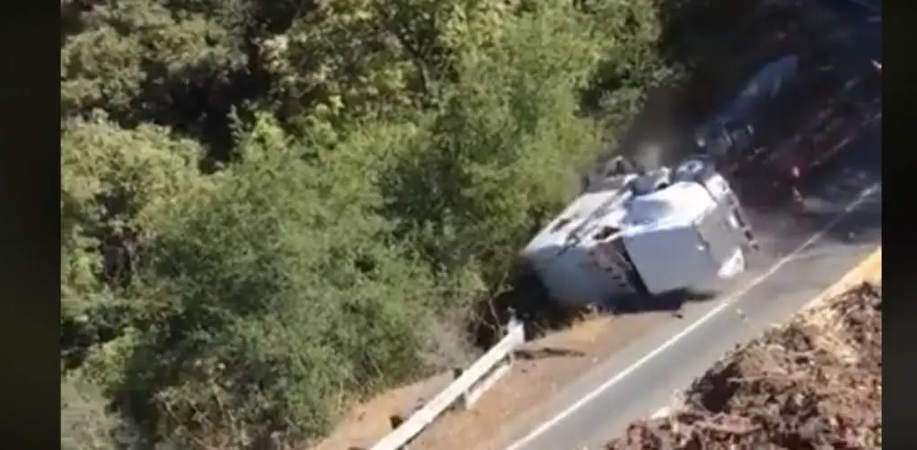 2018.10.12 Caltrans truck overturn-C Caltrans truck