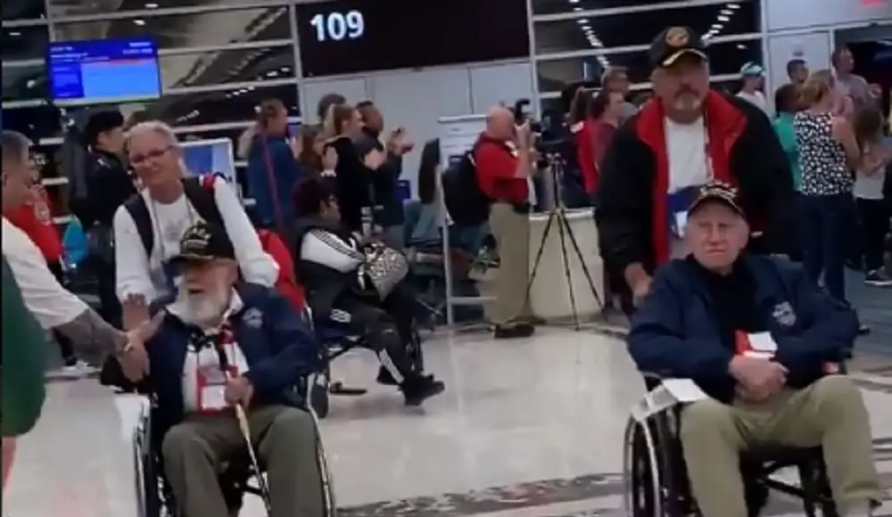 2019.4.29 Vets Midway Honor Flight-C Vets landing Midway airport