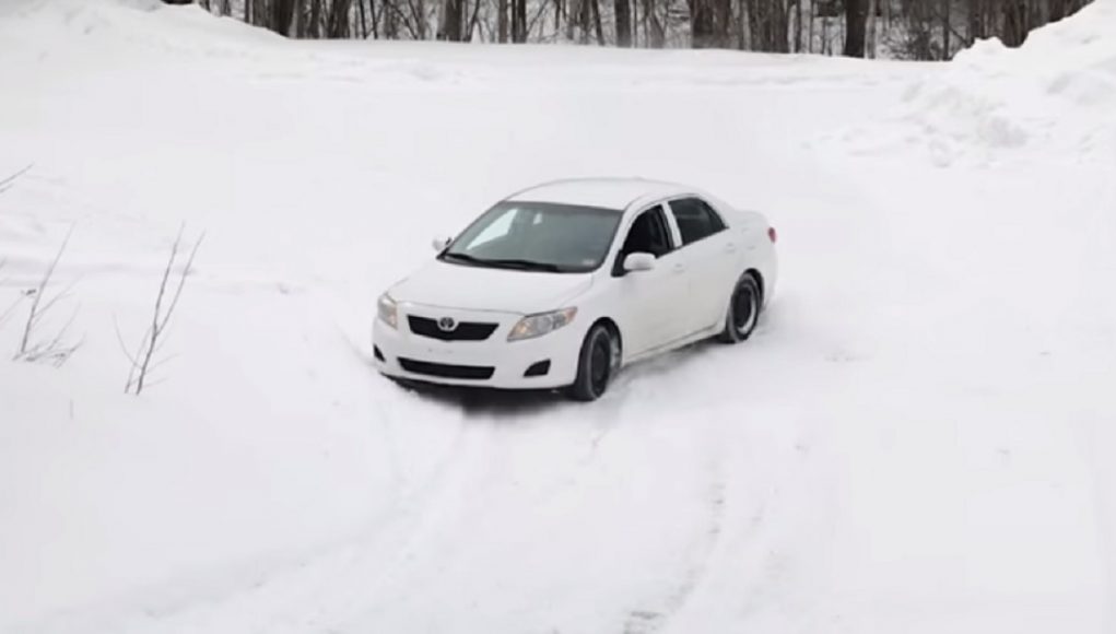 Toyota Corolla stock rally snow