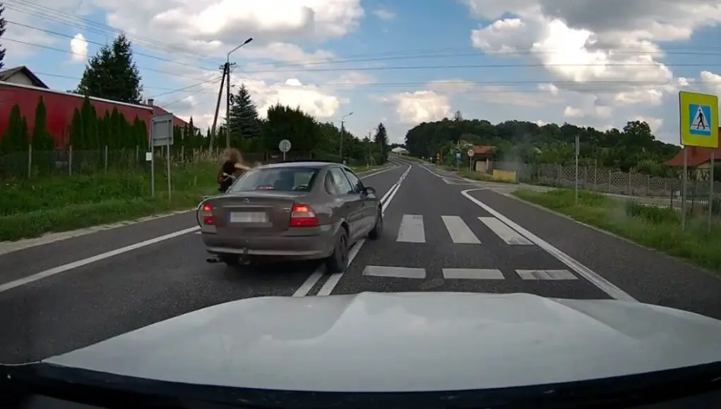 Car narrowly misses pedestrians in Smogorzów Poland