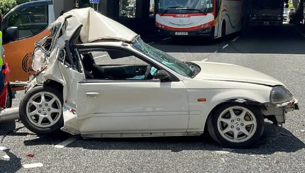 EK9 Honda Civic Type R crushed in half in Hong Kong crash
