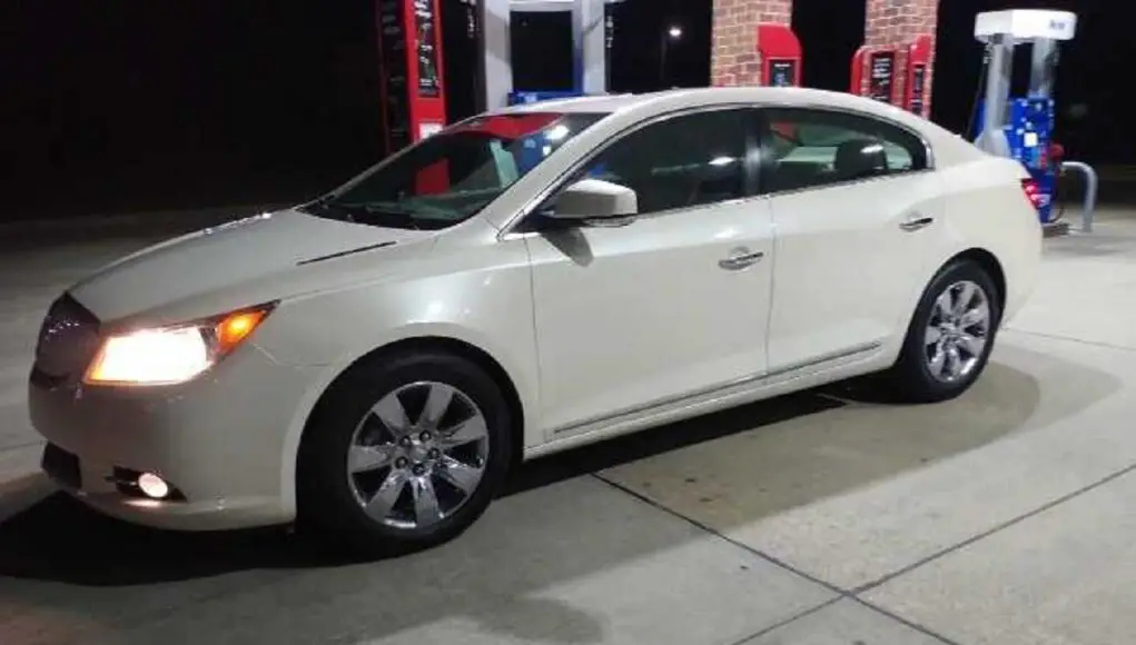 Buick LaCrosse stolen by scammers after they pay elderly Michigan man $12,000 all in fake bills