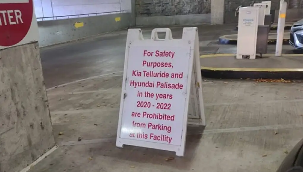 A-frame sign warning 2020-2022 Hyundai Palisade and Kia Telluride owners they're forbidden from parking at this particular Nashville parking garage