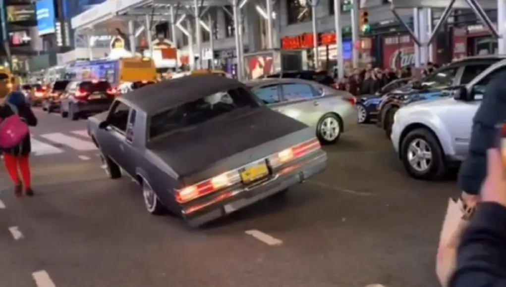 A lowrider on three wheels crashes into Nissan Altima in Times Square in front of police.