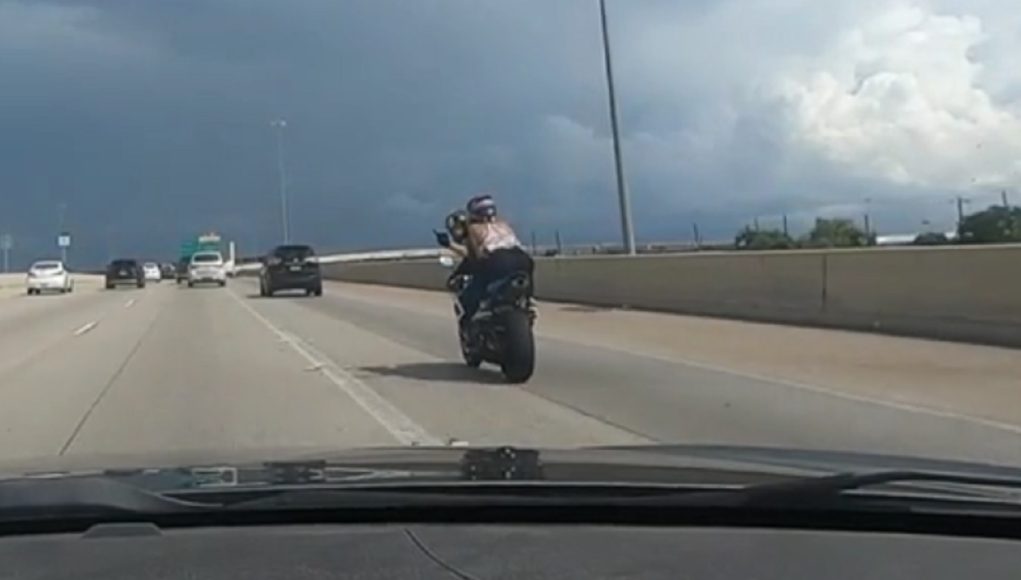 Motorcyclist in Houston flips off driver moments before crashing