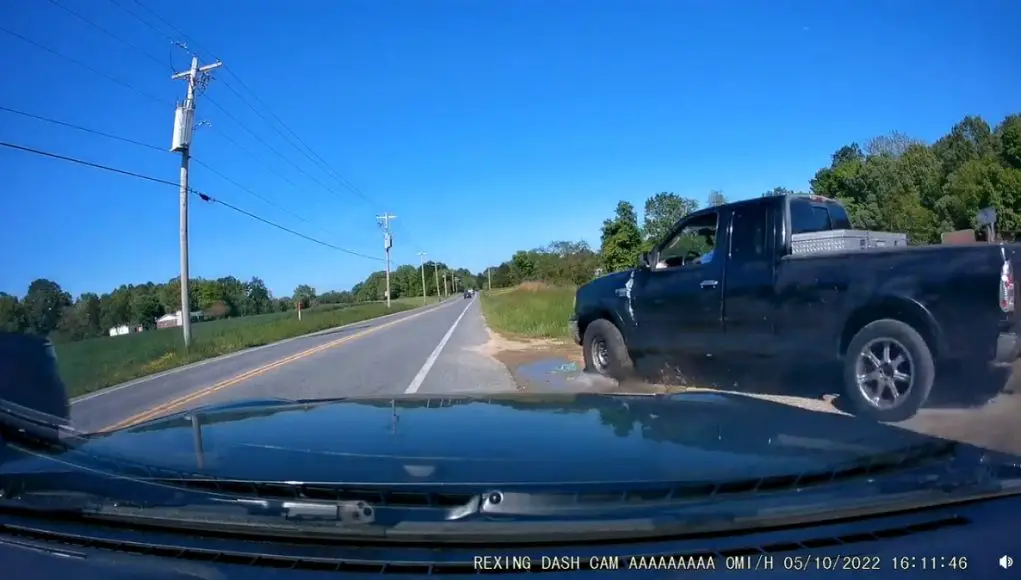 Driver in Ford F-150 flees from police in La Plata, MD