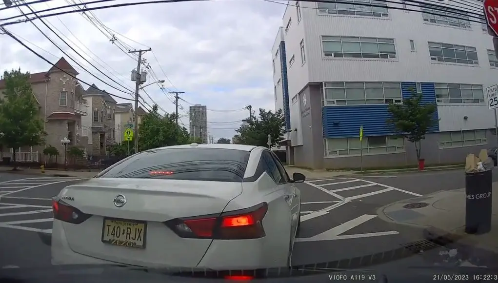 Nissan Altima driver slams on their brakes causing a rear end on purpose.