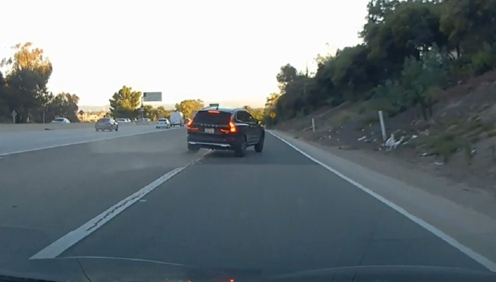 Volvo SUV on the 405 damages tire and suspension trying to make an exit.