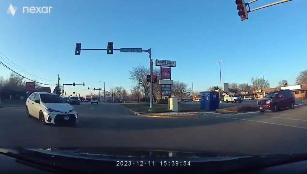 Driver in Belvidere, IL fails to yield and almost collides with car with the right of way.