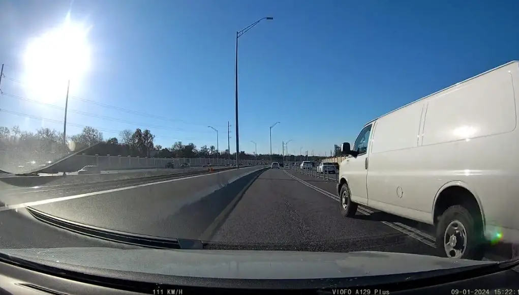 Driver in a full size van on the MoPac Expressway pulls a dangerous overtake manuver.
