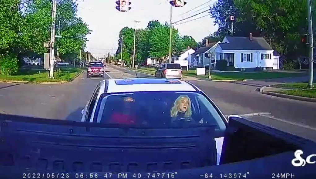 No seatbelt and glued to her phone in Lima, OH