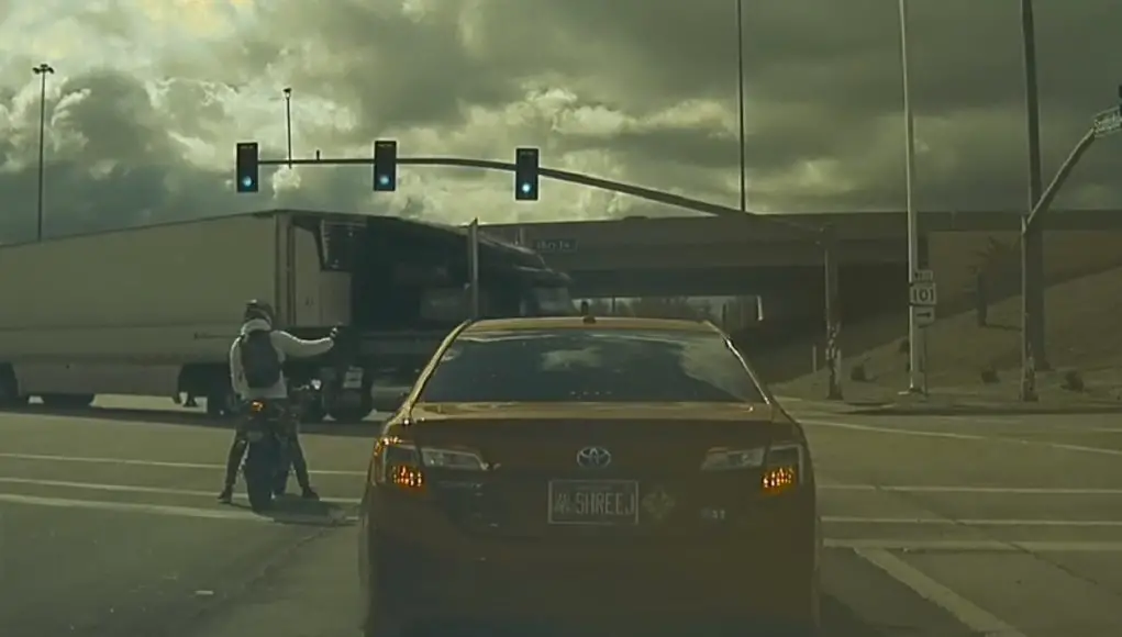 Convoy ot trucks runs through red light in Scottsdale, AZ