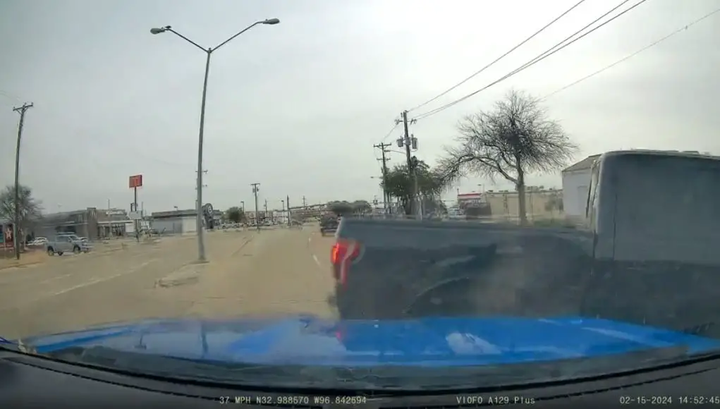 Driver in Dallas, TX fails to yield from center turn lane, gets t-boned.