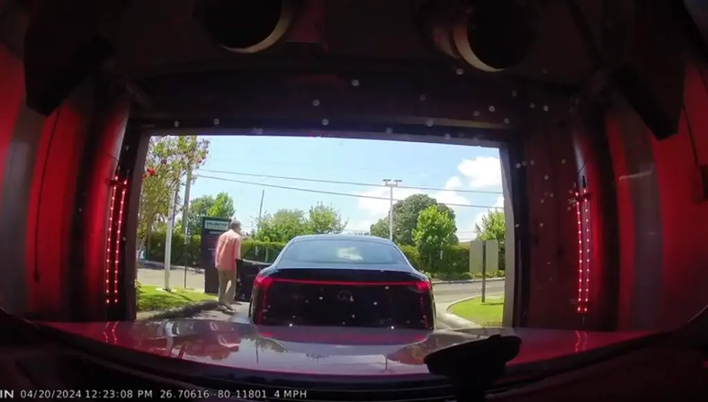Florida Boomer can't be bothered with people waiting behind him. Stops his car in front of everyone at an automatic car wash.