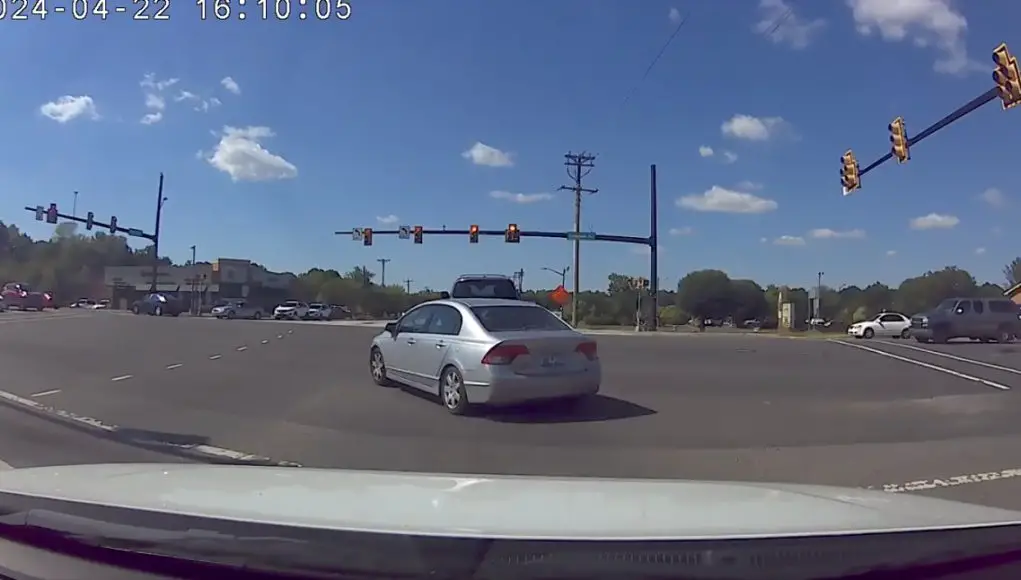 Civic driver in Round HIll, SC making left turn from far right lane.
