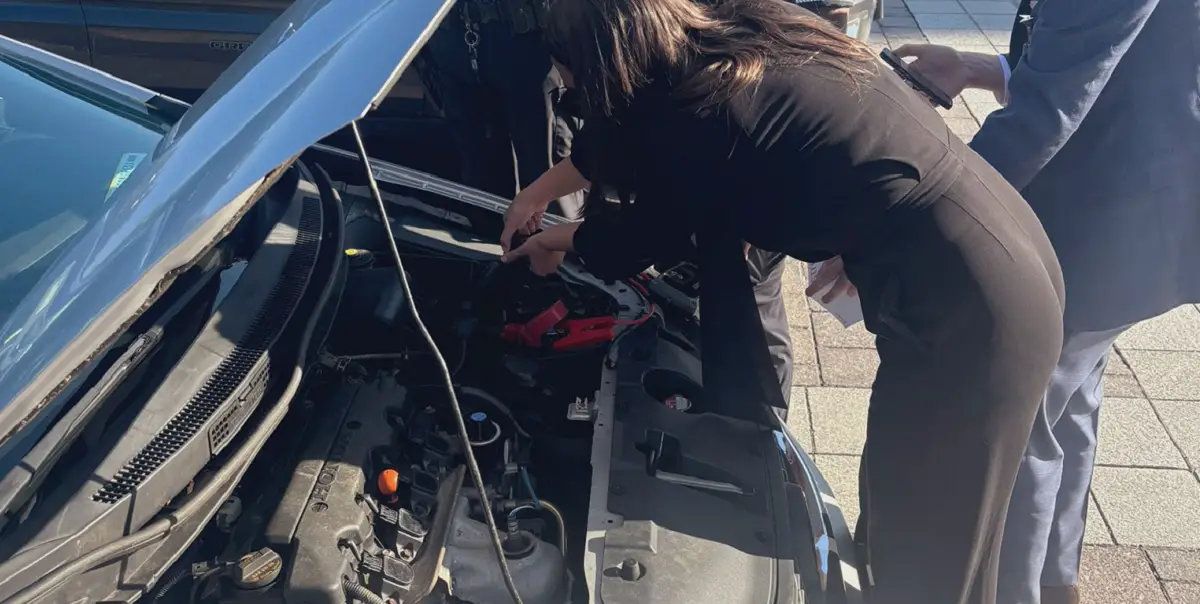 Washington, DC AOC Helps Stranded Driver JumpStart Their Honda Civic