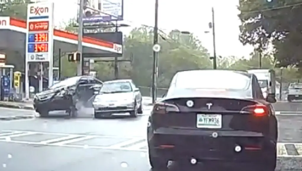 A driver on US-78 before the intersection with Chappell Road makes a sudden right turn from a left-turn only lane resulting in a collision with driver in parallel lane.