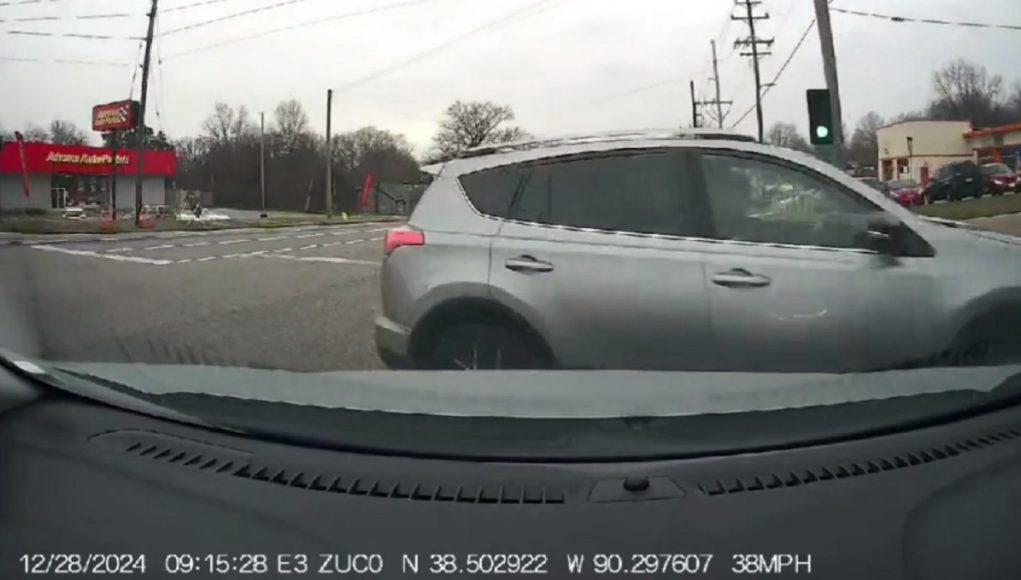 Driver in St. Louis caught on dashcam failing to yield and getting t-boned by dashcam owner.