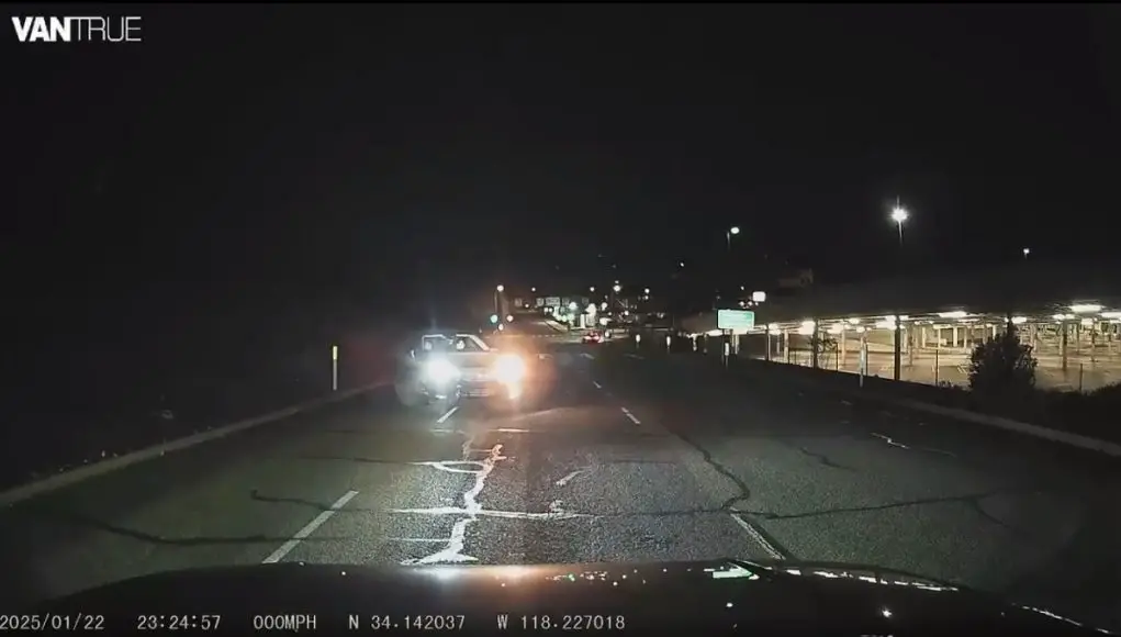 Driver stopped by dashcam owner from going the wrong way up the Glendale Freeway.