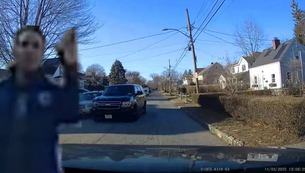 Idiot in Scarsdale refuses to yield the righf of way despite being 100 percent in the wrong.