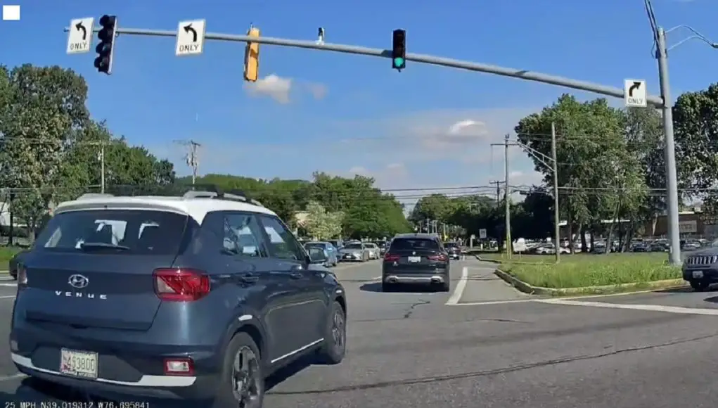 Driver in Crotfon plauged by unsafe lane changers in the middle of this intersection at Conway and MD-424