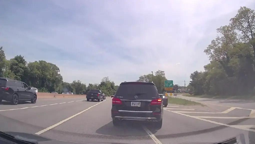 Idiot on Southern State Parkway just about comes to a complete stop, almost causing an accident, so they don't miss their exit.