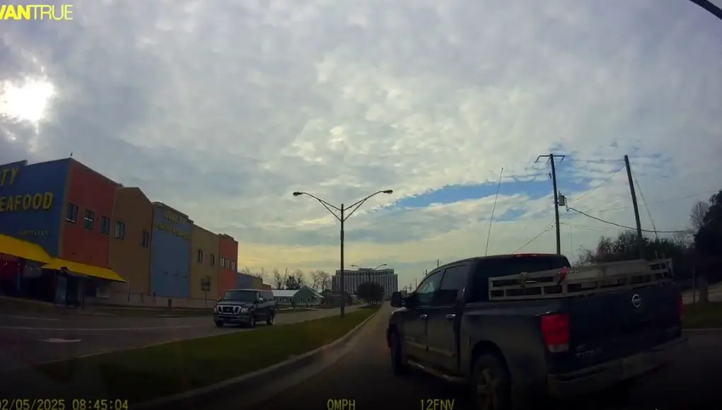 Idiot in Downtown Biloxi cuts off dashcam owner and gets a case of instant karma from Biloxi police