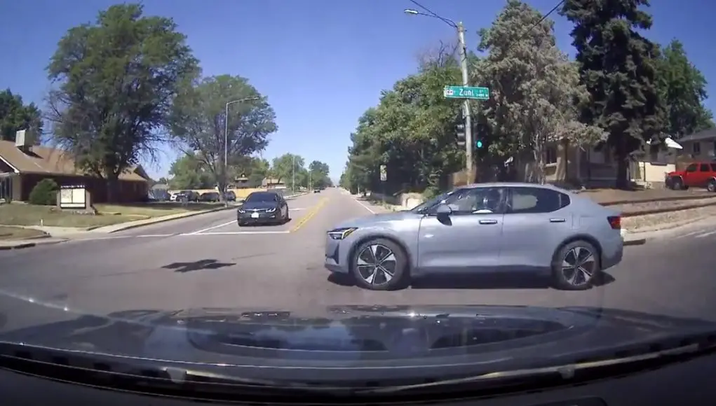 Idiot driver blows through red at Zuni and Florida Ave probably assuming there's no traffic light