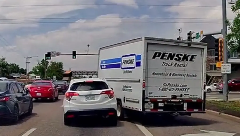 Idiot drivers on E 6th St before Potomac crash into each other in one of the most avoidable crashes in history