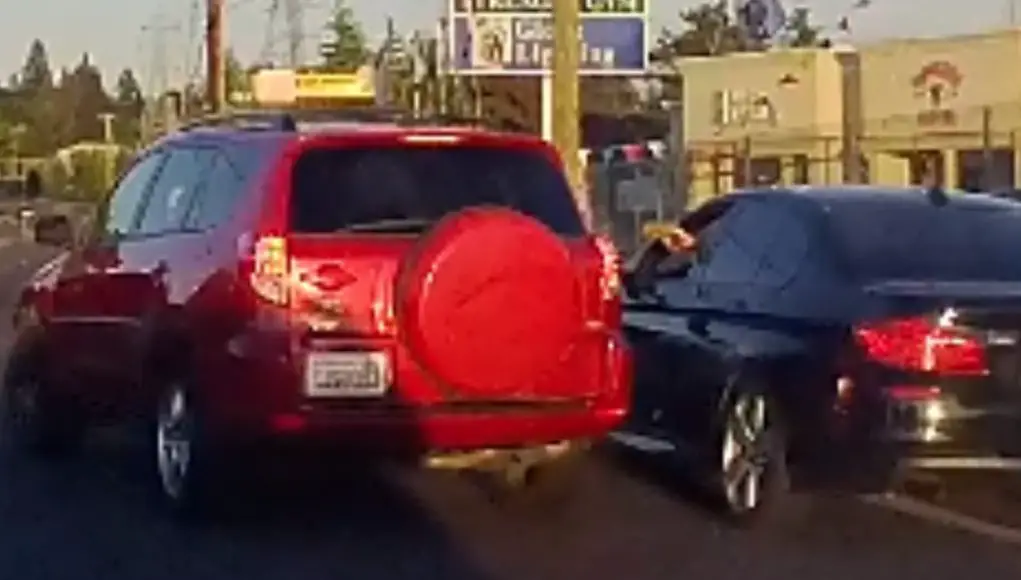 Road rager pulls a gun on other driver after getting cut off turning onto Minnehaha