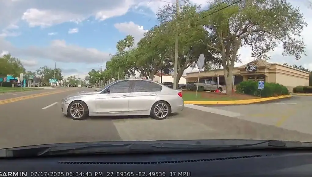 BMW drives blindly pulls out onto W Gandy Blvd and nearly gets t-boned by approaching dashcam owner.