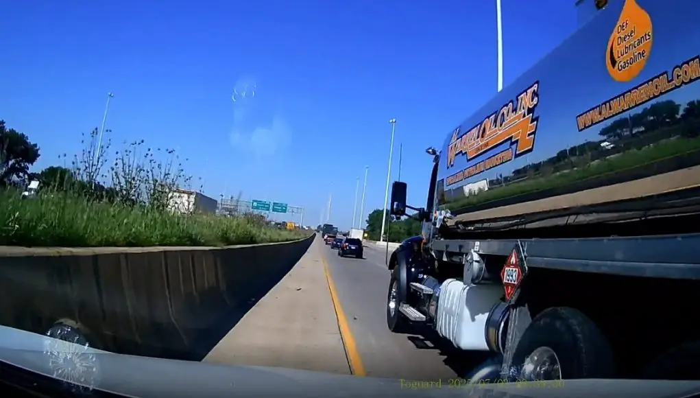 Idiot fuel tanker driver merging onto the Stevenson botchs merge nearly sideswiping dashcam owner.