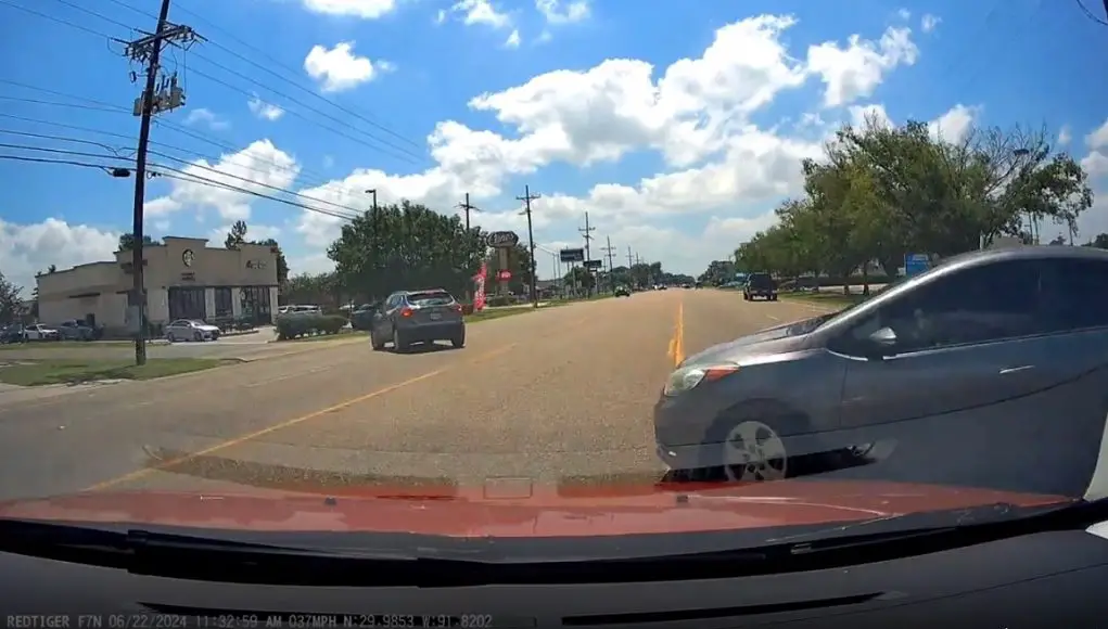 Turner on Admiral Doyle Dr fails to yield properly for cross traffic and almost gets t-boned by dashcam owner.