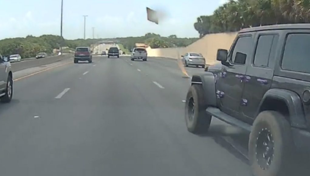 Driver on the FL turnpike loses his entire load of plywood. Almost causes several collisions.