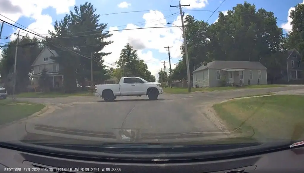 Driver fails to yield propery on W 1st S St & S Plum StCarlinville.