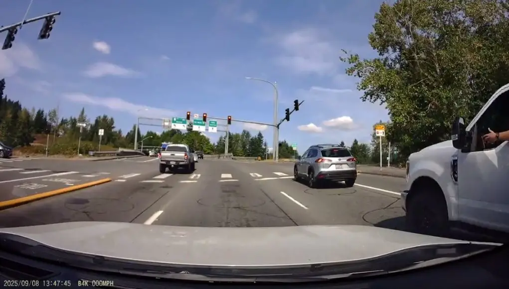 Tacoma driver blows through red light on SR-522 overpass, only to get stuck anyway.