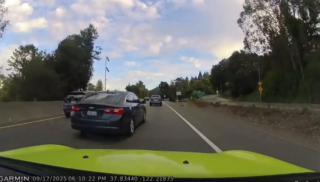 Absolute worst driver caught on dashcam cutting in and out of traffic on the 13 only to end up nowhere in particular, fast.