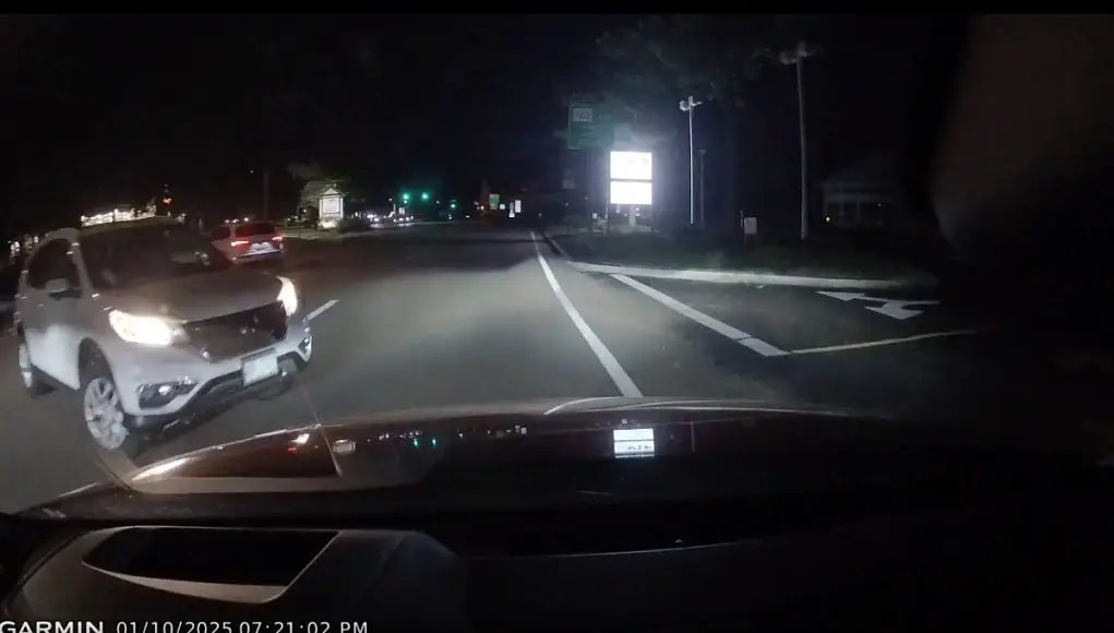 Norwell, MA: Careless Driver on Route 53 Makes Blind Left Turn into Business, Smashes into Dashcam Owner — Claims They Didn’t Even See Them Careless driver makes blind left turn into business off Washington St. Causes over $10,000 in damages.