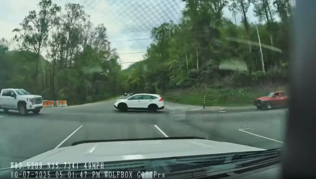 Driver exiting Gatlinburg Welcome Center pulls out into US-441 intersection at the worst possible time. Almost causes her own T-bone accident.