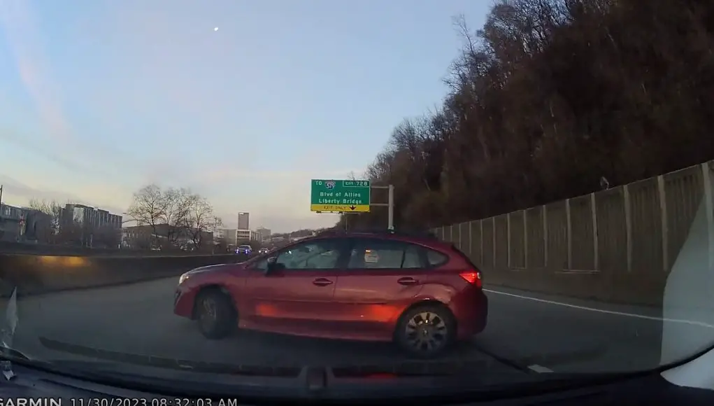 I-376 near crash Idiot driver on the 376 nearly rear ends slowing traffic in front of him during botched lane change attempt.