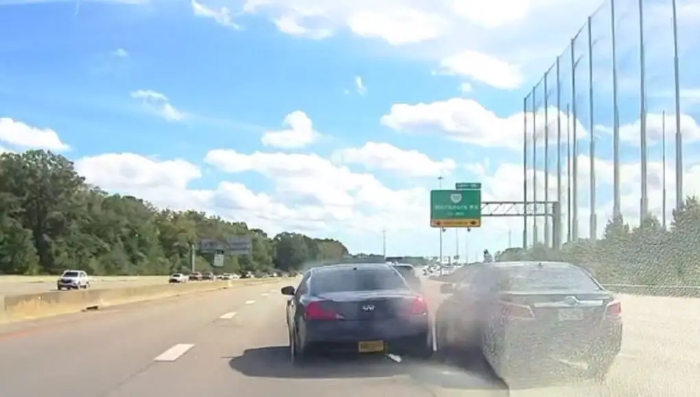 Infiniti driver reckless on I-264 Idiot Infiniti driver caught trying to hit-and-run on the 264 after hitting Buick in high-speed, lane changing hijinks.