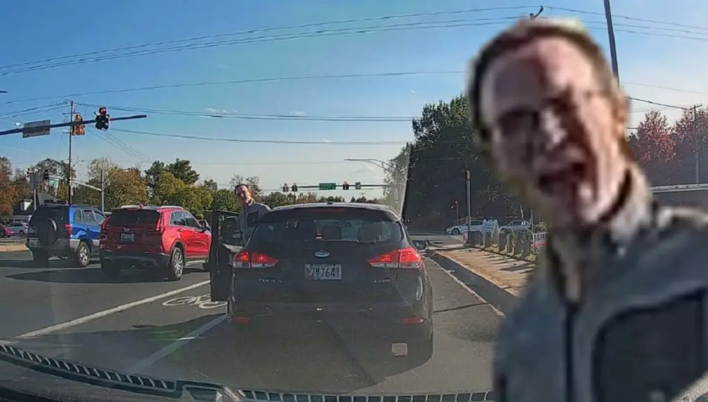 Road rager on Layhill gets out of his car to confront dashcam owner after brute forcing his way into lane without signaling.