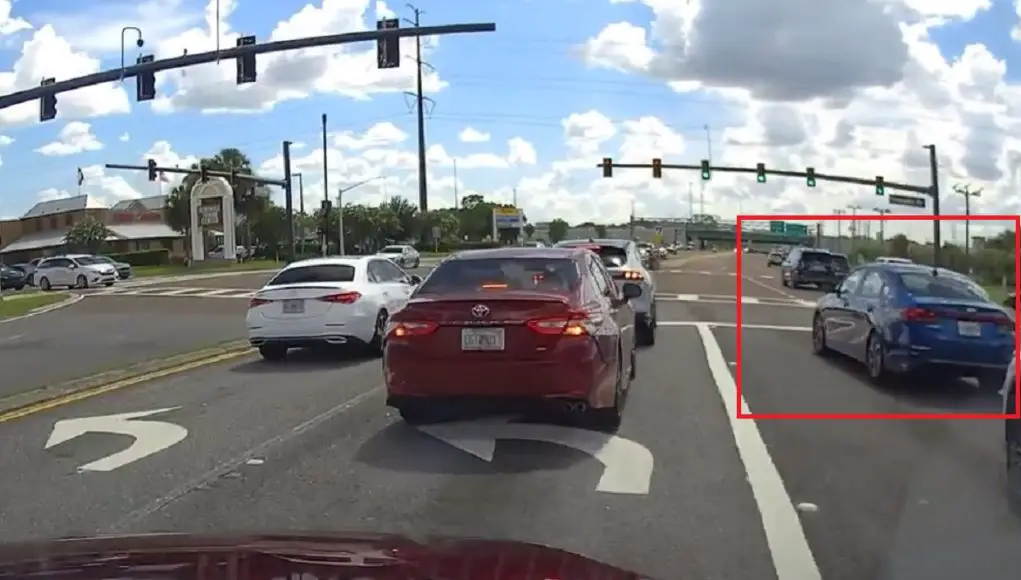 World's worst driver at FL-46 and Hickman tries to negotiate their way into a turn lane despite facing a green light to go.