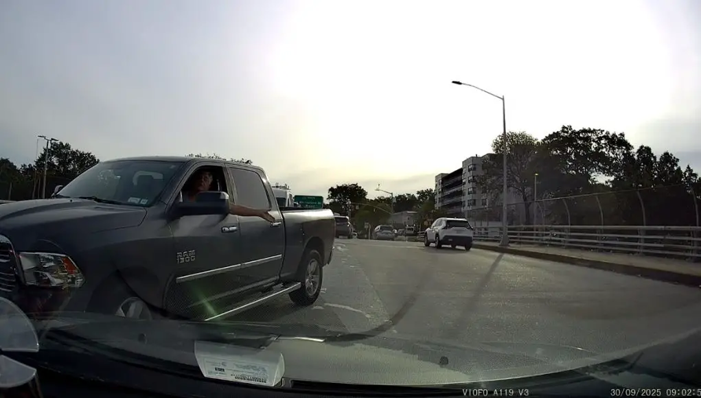 Ram Pickup driver on 20th Ave tries to cut traffic by going the wrong way. Stopped by dashcam owner who refuses to budge.