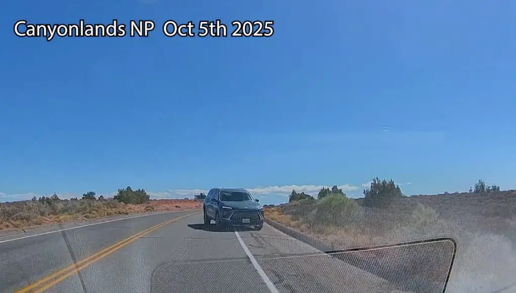 Moab, Utah: Distracted Driver in Canyonlands NP on Grand View Point Rd Drifts Into Oncoming Lane, Nearly Slams Head-On Into Dashcam Owner Driver in Canyonlands NP was either distracted or they though they were in the UK.