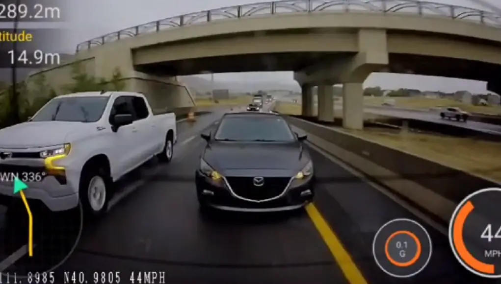 Mazda driver refuses to let truck zipper merge in front of them on the 67 almost causing a side collision.
