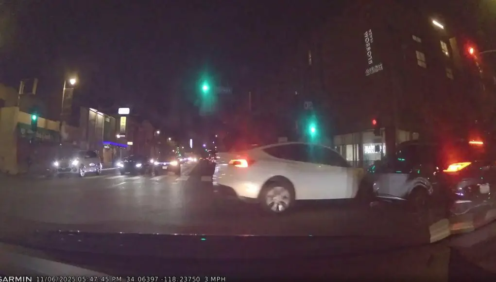 Tesla runs deep red light at College and Broadway. Clips and sideswipes innocent driver.