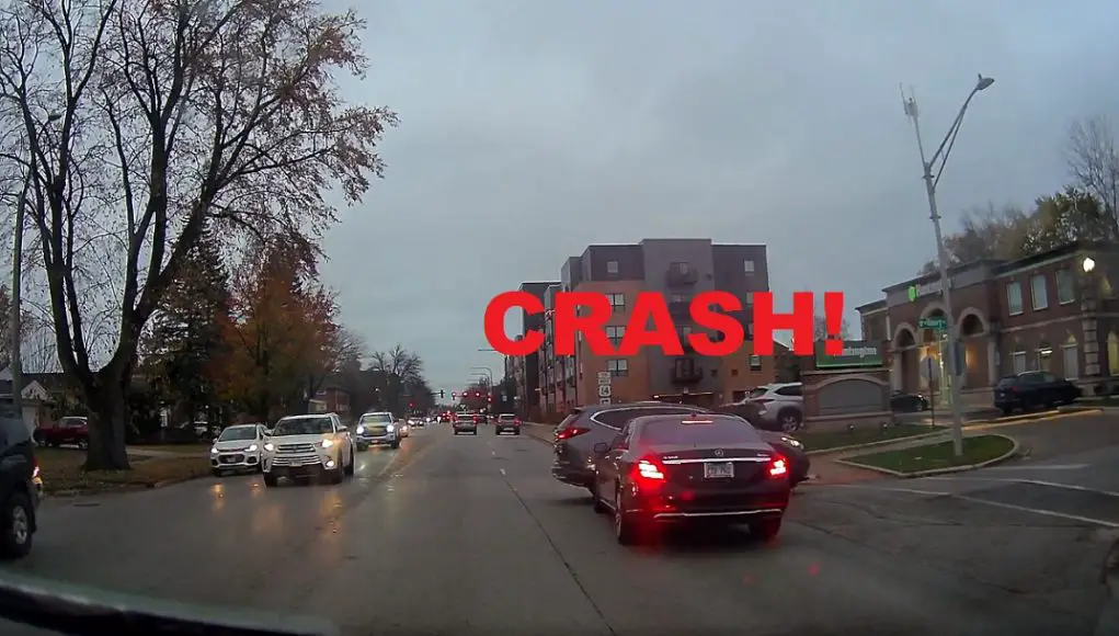 Turner on Main St. and Henry turns with an obstructed view. T-bones driver with right of way.