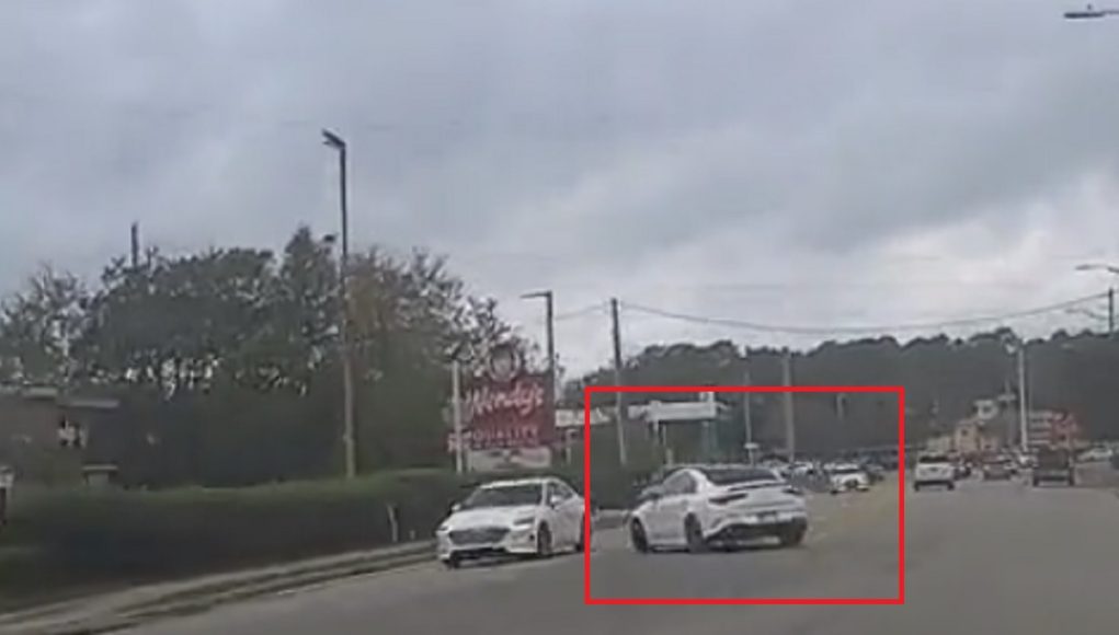Jacksonville, FL: Mercedes Driver Nearly Wipes Out With Head-On Collision on Losco Rd After Making Simple Left Turn Driver in Mercedes nearly wipes out, causing their own head-on collision, turning left onto Losco Rd.
