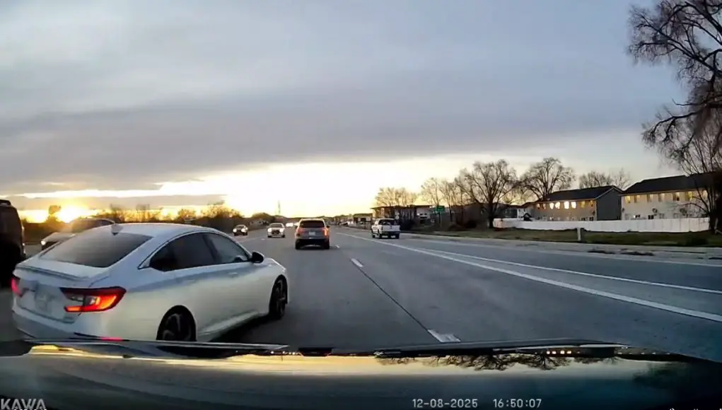 Roy, Utah: Crazy Driver At Midland & 4000 S Pulls Off Extremely Dangerous Undercutting Move, Drives Against Traffic To Pull It Off Crazy Roy, UT driver caught on dashcam cutting into opposing traffic just to undercut dashcam owner at Midvale & 4000 S intersection.